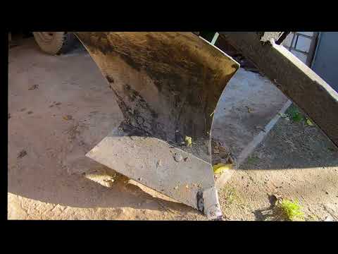 Видео: Способен ли новый трактор пахать землю? Тест.  Грядки под чесноком.