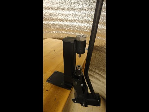 Видео: Станок для штамповки пулек к пневматическим игрушкам. В комплекте матрица с выходом свинца.