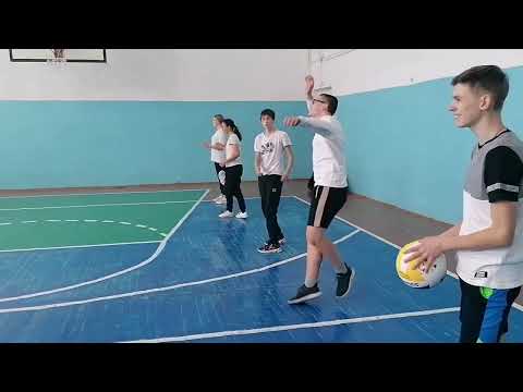 Видео: Урок физической культуры на тему: Верхний приём и передача, подача волейбольного мяча.