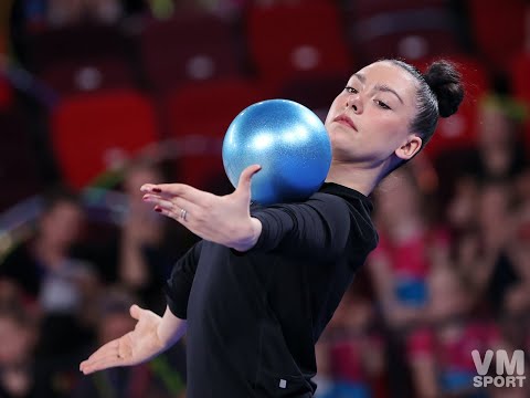 Видео: ⚡Мастер-класс Лалы Крамаренко в рамках Гимнастрады. 16.06.2023. "В мире спорта"⚡