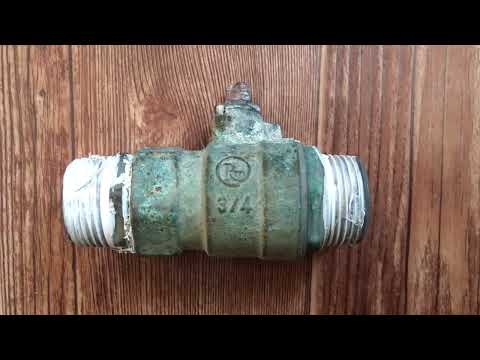 Видео: Сантехнический колодец. Замена крана под давлением. Часть 3.