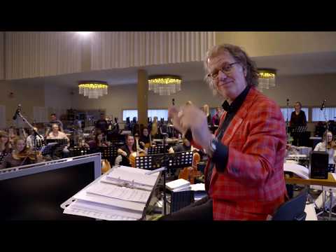 Видео: Андре Рийо изпълнява „Върви, народе…”