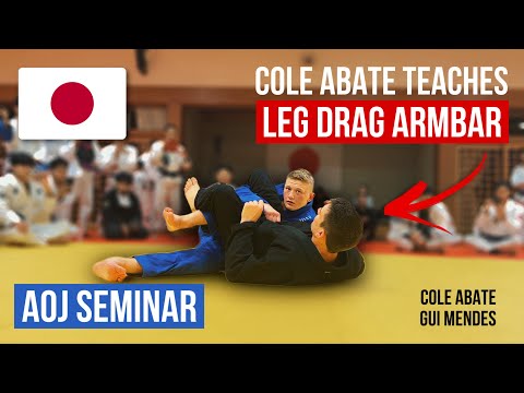 Видео: Как сделать рычаг локтя с помощью захвата ноги (продвинутый уровень) — Коул Абейт, Ги Мендес на с...