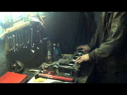 Видео: ГБЦ. Мерседес М 123,часть первая ,притирка клапанов