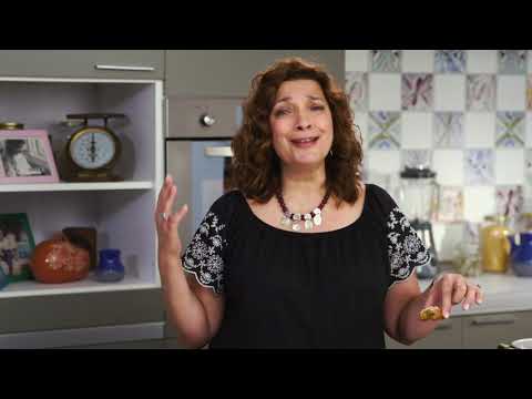 Видео: Рецепт рождественского печенья с орехами и медом (меломакарона) от Дианы Кочилас