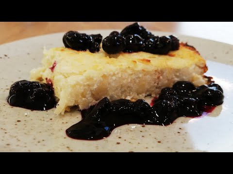 Видео: ТВОРОЖНАЯ ЗАПЕКАНКА с рисом, яблоком и черничным соусом