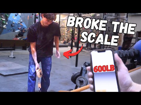 Видео: Профессиональный скалолаз впервые проверяет силу пальцев