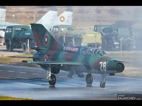 Видео: Последни полети с МиГ-21 в българските ВВС / Last flights with MiG-21 in Bulgarian AF.