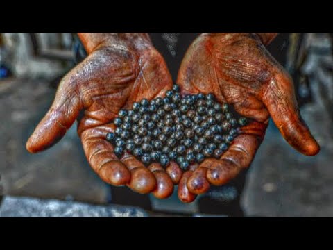 Видео: Изготовление дамасского ножа с непредсказуемыми узорами с помощью стальных бусин