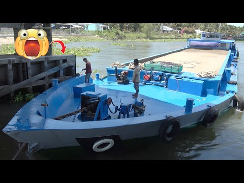 Видео: Стальные ворота закрываются, баржа подходит—опасность близко!