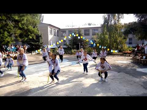 Видео: Танець вчителів та учнів на 1 вересня