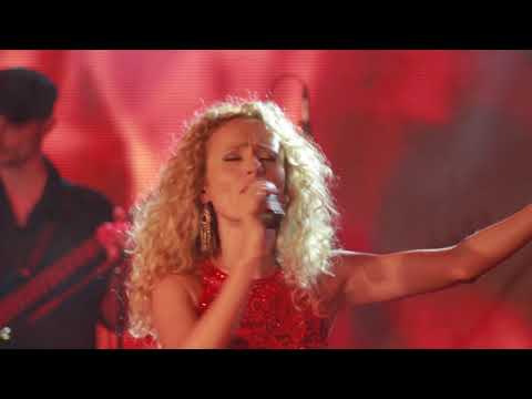 Видео: Desi Dobreva - Koi Ushi Bairyaka LIVE 2016 / Деси Добрева - Кой Уши Байряка LIVE 2016