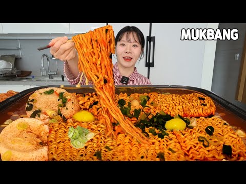 Видео: Корейская острая гигантская лапша Рамюн МУКБАНГ