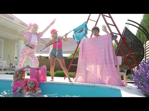 Видео: ВЫКИНУЛИ ВЕЩИ Димы в БАССЕЙН! Как Дима ПОЙДЕТ ДОМОЙ!