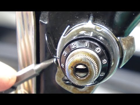 Видео: Замена натяжной пружины Singer 201K