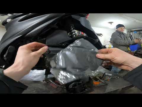 Видео: ТО Повітряного фільтра на Suzuki Address V125S -Maintenance of the air filter on the Suzuki Address