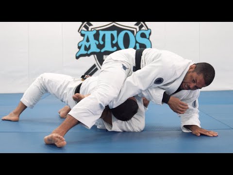Видео: S Mount Triangle Strangle - Андре Гальвао