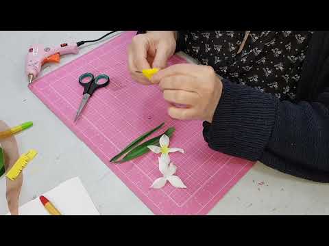 Видео: Нарциссы из фоамирана