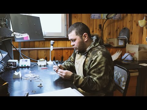 Видео: Мастер-класс по изготовлению брелока из рога лося от мастера по кости Марата Саркица