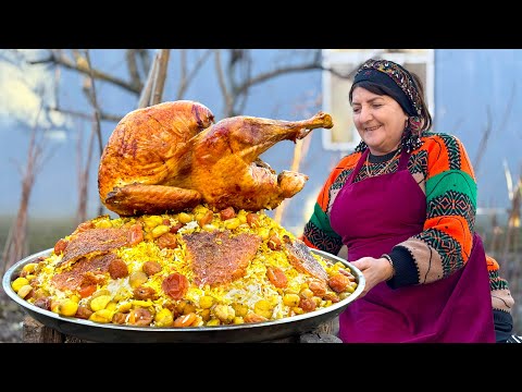 Видео: Бабушка Зажарила 10-кг Гигантскую Индейку на Рисе! Удивительный Способ Подачи Блюда!