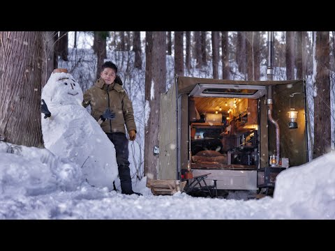 Видео: Вчера вечером в машине снег и гигантский снеговик. [Расслабляющая природа АСМР]