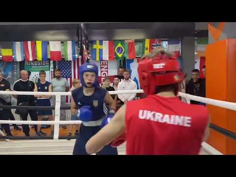 Видео: Бокс. Ступак Ігнат vs Товщик Іван