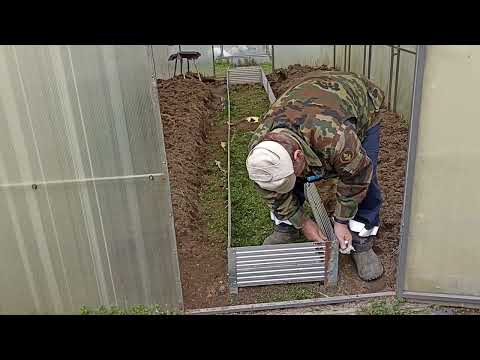 Видео: Как я делаю тёплую плодородную грядку