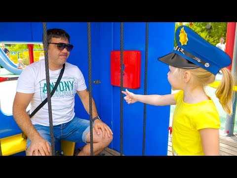 Видео: Настя и папа в парке аттракционов / Nastya and papa pretend play at the amusement park