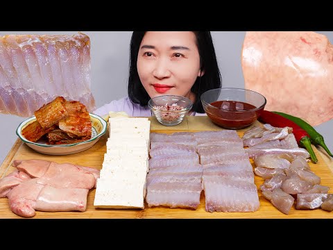 Видео: Хонгео-Хоэ (ферментированный скат) и кимчи, тофу АСМР МУКБАНГ EATING SOUNDS