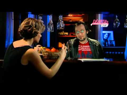 Видео: Вера Полозкова читает Знак неравенства