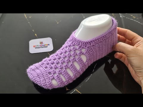 Видео: Вяжем окошко и кружевной узор (Тапочки крючком)