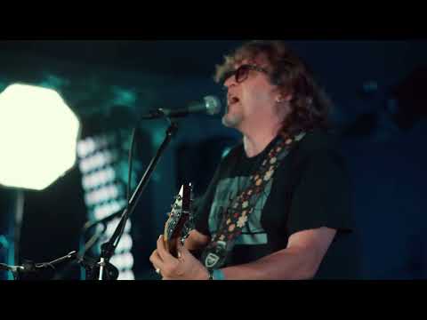 Видео: Конец Фильма — Огни (Live @ Мумий Тролль Music bar, 15.07.2022)