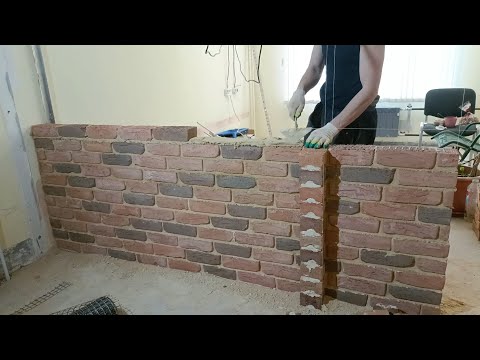 Видео: Перегородка из лицевого кирпича ручной формовки в стиле лофт.
