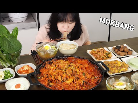 Видео: Мукбанг :) пряные бульгоги из свинины с ростками фасоли, жареный рис с сыром.