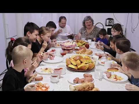 Видео: Мукбанг шумный обед  пирожки   макароны бантики+