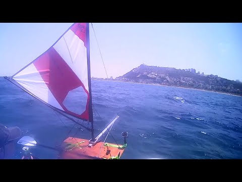 Видео: Каяк с парусом Falcon и электромотором ⚡ Выход в море с сыном по Средиземке