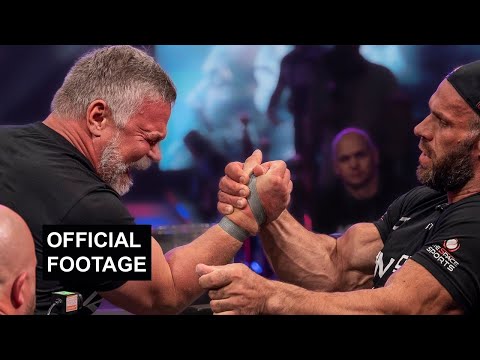 Видео: Денис Цыпленков против Джона Брзенка: лучшие моменты и официальные кадры всех значков