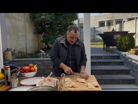 Видео: Очень вкусный и сочный шашлык на мангале с вкусным изумительным гарниром!