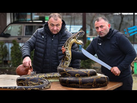 Видео: Змея на углях. Шашлык из змеи.