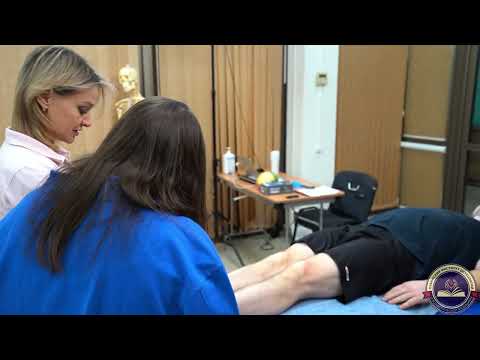 Видео: Почему болит спина? Флексионный тест и тест Даунинга. Протокол дифференциальной диагностики.