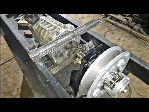 Видео: Установка кпп и ведомого вариатора. Самодельный гусеничный минитрактор. 4 серия.