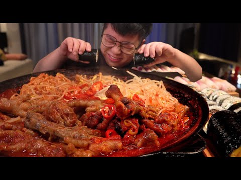 Видео: k food Корейская кухня представляет собой острый курица, острый курица, традиционная еда