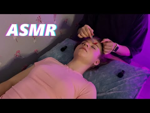 Видео: Сеанс в НАСТОЯЩЕЙ АСМР студии в МОСКВЕ | Соберу на вечеринку💇🏼‍♀️ | Оформление бровей | ASMR Макияж👄