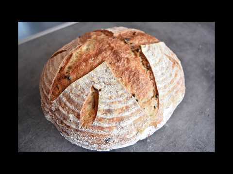 Видео: Как се прави квасен хляб ? Стъпка по стъпка!