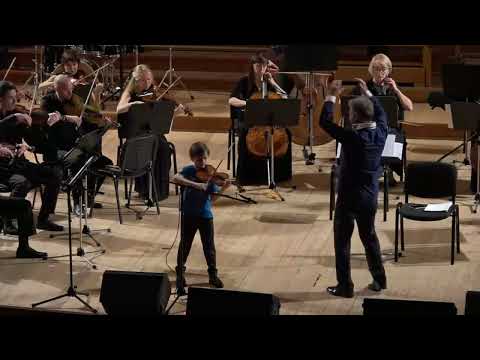Видео: Лука Моромов - 9 лет. Макс Брух концерт для скрипки с оркестром №1. Финал.