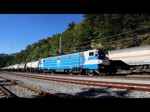 Видео: Влакчета на "БДЖ-ТП", "ЛТЕ" и "БЖК" дефилират на красивата ЖП гара Копривщица...