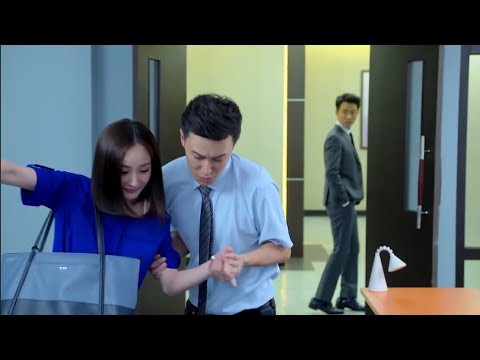 Видео: Соперница соревнуется за помощь раненой главной героине, дьявольский босс начинает ревновать.