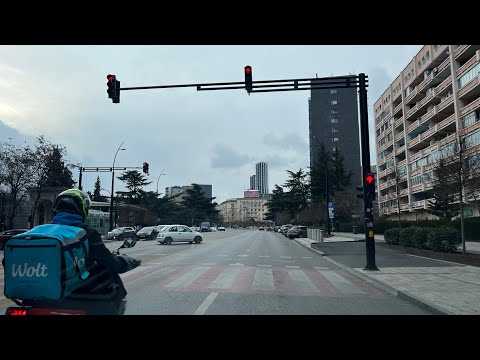 Видео: Тбилиси. Что происходит в городе? Направляемся из Ваке через площадь Героев к старой киностудии.