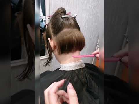 Видео: #градуированниоекаре #бобкаре, как работать утюжком Часть1 :как стричь затылок если волосытонкие.