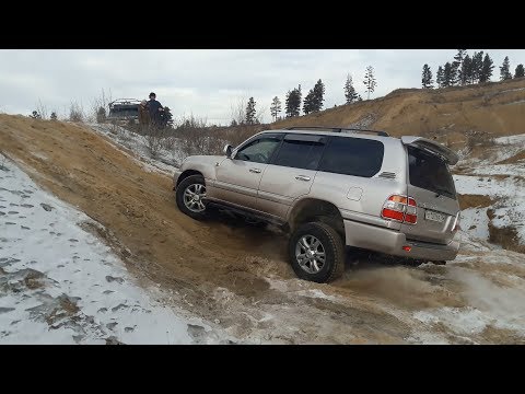 Видео: Land Cruiser 100, Lexus LX470, Discovery 4, Lada4x4 и др. штурмуют крутую горку в карьере. Offroad.